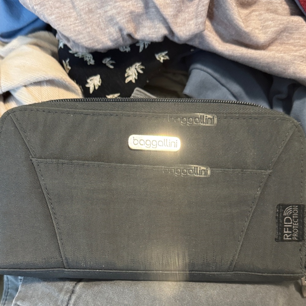 Baggallini Charcoal RFID Protection Wallet